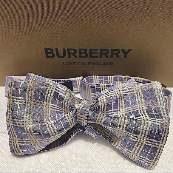 🎁HOLIDAY 25’🎁🔥💯🆕BURBERRY RARE CLASSIC LAVENDER NOVA CHECK SELFTIE BOW TIE🔥 - Picture 7 of 16